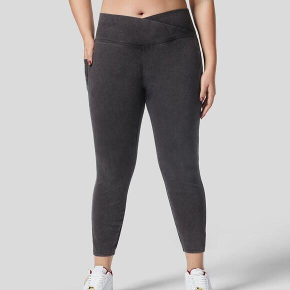 HALARA Charcoal Leggings with Pockets - Picture 3 of 11